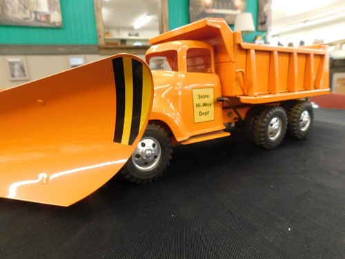 TONKA TOYS BIG MIKE DUMP TRUCK AND SNOW PLOW. - Picture 3 of 8