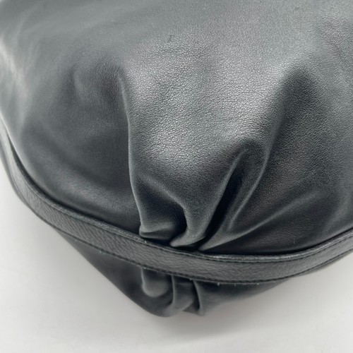 Auténtico bolso de hombro Prada Hobo de mano de cuero negro con logotipo en relieve 25 - Imagen 7 de 22