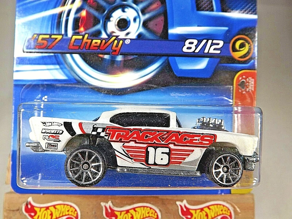 Chevy Hot Wheels #118 Track Aces 2006 8/12 '57 blanco con cromo variación de 10 radios Foto 2 de 4