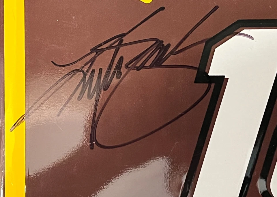 Letrero M&M de metal autografiado por KYLE BUSCH + foto automática y foto de David Gilliand, NASCAR Foto 2 de 4