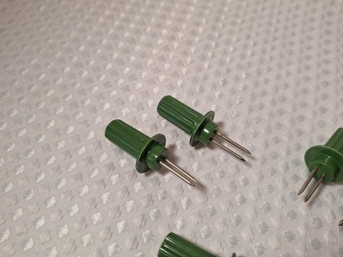 Vintage Serv Rite Corn on Cob Plastic Holders Green Skewers Prongs Set Lot of 8 - Picture 2 of 9