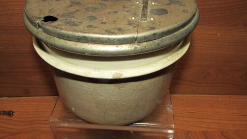 Vintage small Farmhouse Stoneware Crock with attached metal hinged lid - Picture 5 of 9