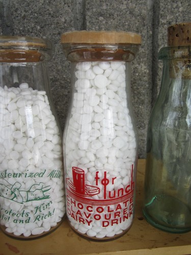 COLLECTION OF VINTAGE GLASS MILK BOTTLES SOME RARE & CAPS “MILK BUILDS CHAMPIONS - Picture 19 of 24