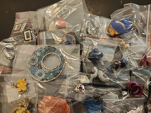 40pr New Earrings WEAR/SELL  Packages Pierced, Casual Chic (551) - Picture 15 of 16