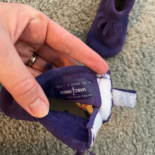 Minnetonka moccasins leather purple fringe baby size 1 - Picture 3 of 7