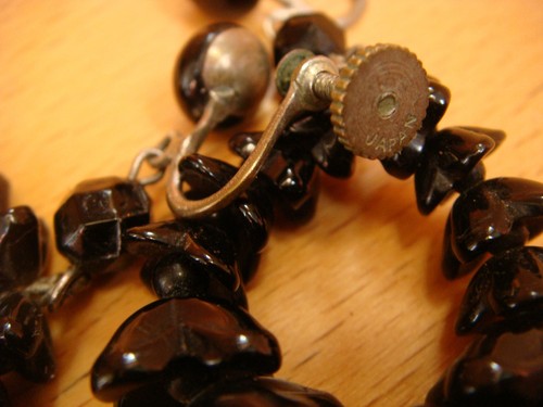 VINTAGE BLACK GLASS AND RHINESTONE CLIP ON EARRINGS - Picture 6 of 6