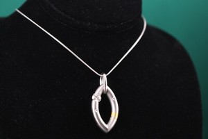 Steven-Kretchmer-Design-Tension-Set-Diamond-Pendant