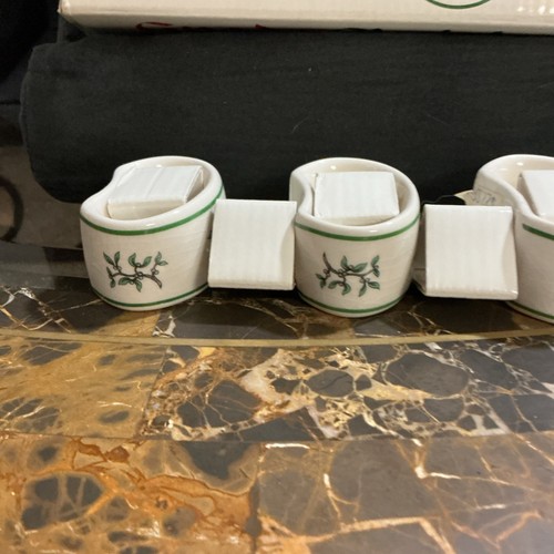 Spode Christmas Tree Napkin Ring Set of 4 Holly Pattern Hallmark NEW - Picture 2 of 11