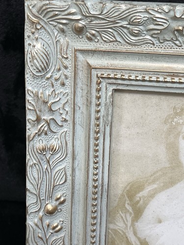 LIGHT GREEN & GOLD SHABBY CHIC PICTURE FRAME HOLDS 4”x6”PHOTO VELVET BACK Heavy - Picture 3 of 9