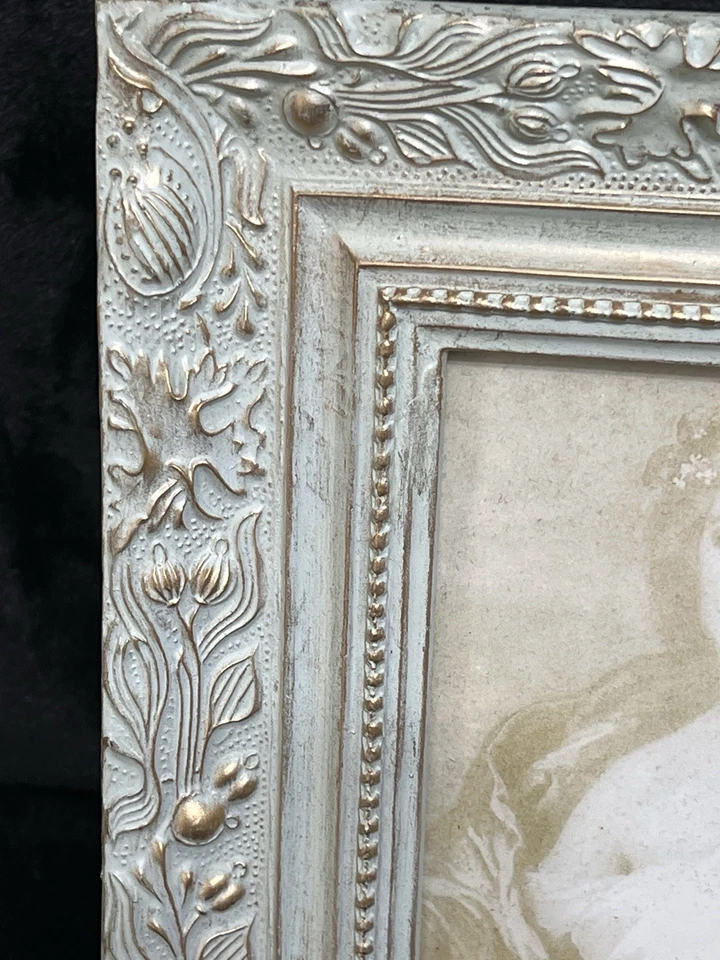 LIGHT GREEN & GOLD SHABBY CHIC PICTURE FRAME HOLDS 4”x6”PHOTO VELVET BACK Heavy - Image 3 of 4