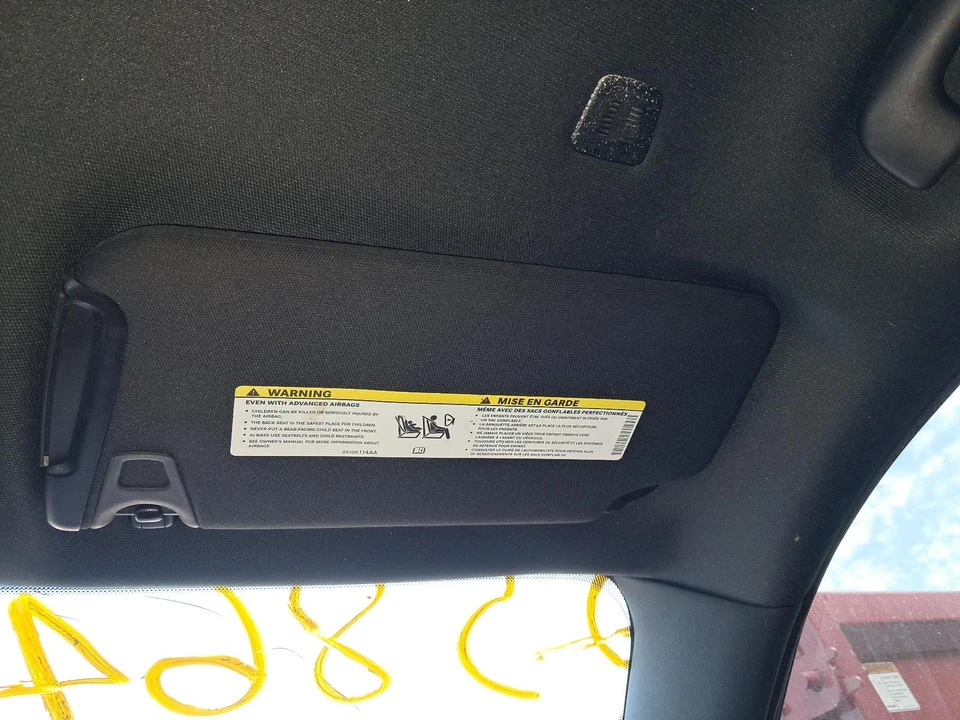 Parasol derecho usado se adapta a: Chrysler 300 2019 iluminado sin techo corredizo sin garaje Foto 2 de 4