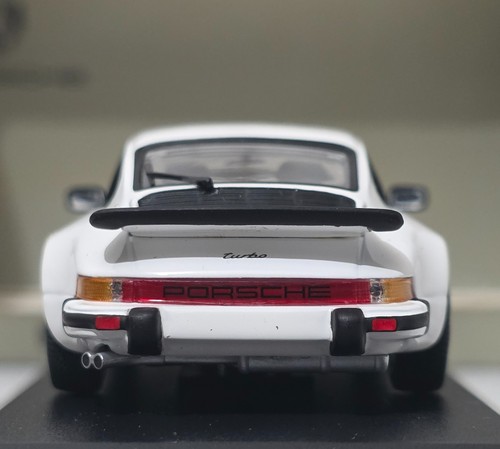 Porsche 911 (930) Turbo 3.0 White 1:43 Minichamps WAP 020 5010A VKK RARE!! (16) - Picture 10 of 15