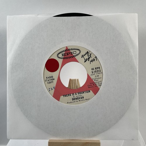 DONOVAN 45 RPM THERE IS A MOUNTAIN / SAND AND FOAM—VG+ - Picture 3 of 6