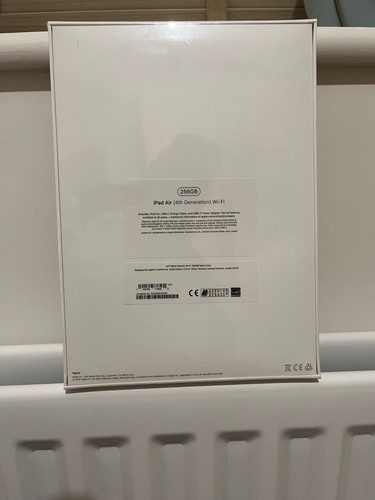 Apple iPad Air 4th Gen. 256GB, Wi-Fi, 10.9 in - Space Grey Brand New Sealed - Picture 2 of 4