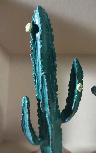 Lifelike Cactus w/Blooms Desktop, Model Trains, Reptile Decor, 5 Inches tall New - Picture 6 of 11