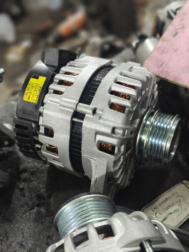 14-16 Hyundai Elantra Alternator OEM 1.8L A/T 13.5V - Picture 1 of 1