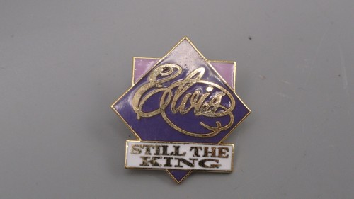 Vintage Pinnacle Designs Elvis Presley Still The King Rock & Roll Hat Lapel Pin - Picture 2 of 4