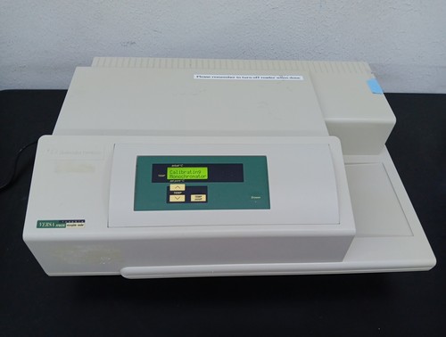 Molecular Devices VersaMax Tunable Microplate Reader - Picture 3 of 17