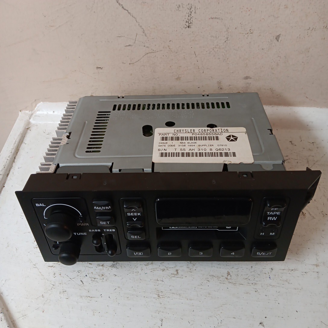 洋書 RADIO DEPANNAGE ET MISE AU POINT 1984 - 2002 Chrysler Dodge Jeep AM/FM cassette radio, part