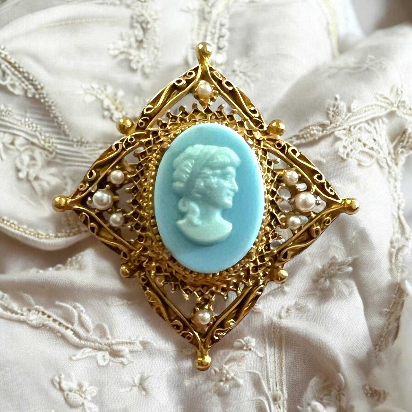 Vintage Florenza Blue Cameo Filigree Brooch with Faux Pearl Gold Tone Pin  -image