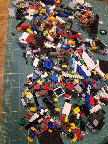 LEGO Bulk Lot 2 Pounds Star Wars Figurines Plates Bricks Blocks  2 Lb Grab Bag - Picture 1 of 10