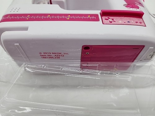 Singer Deluxe Spielzeug Nähmaschine Set beinhaltet 3 Spulen Faden, Nadeleinfädler - Bild 7 von 10