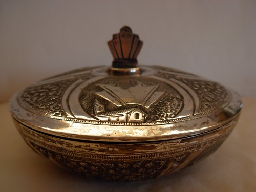 VINTAGE STERLING SILVER HAND CHASED LIDDED BOX - THAILAND, SIAM - 172 grams - Picture 2 of 12