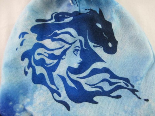 Disney Frozen II Elsa Beanie Hat Pom-Pom Blue Striped Kids One Size - Picture 3 of 5