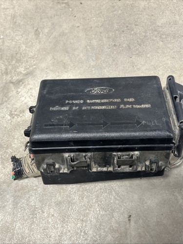 99 - 03 Ford F250 F350 F450 Super Duty 7.3 Powerstroke Diesel Engine Fuse Box - Picture 3 of 7