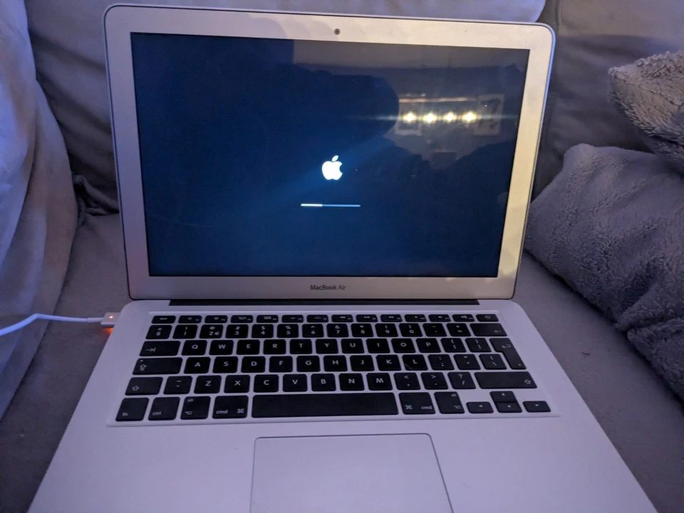 Apple MacBook Air - Bild 2 von 4