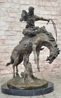 Après Remington Cowboy avec Chapeau Cheval Apprivoisé Sculpture Bronze Marbre Art Déco Vente