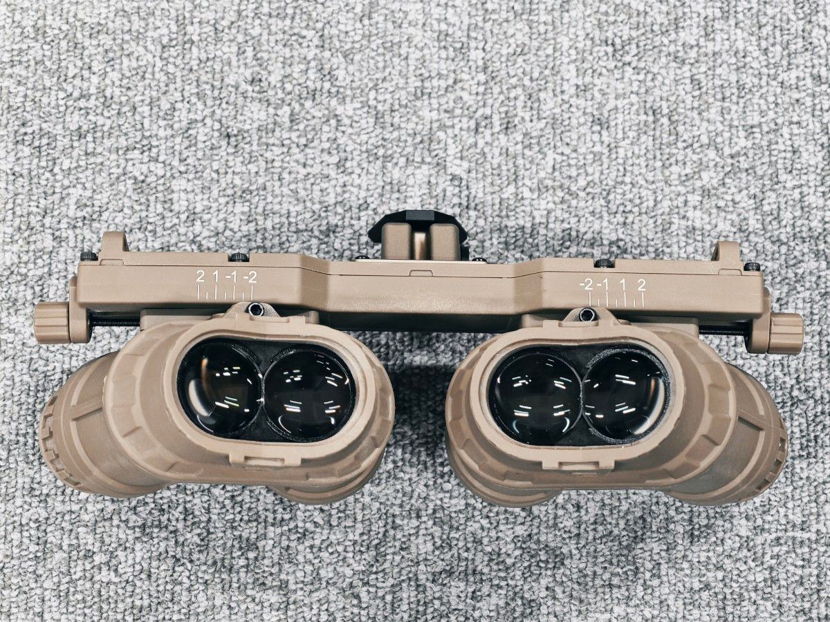 Digital night vision Equipped 4 cameras: GPNVG-18 Four-eye digital