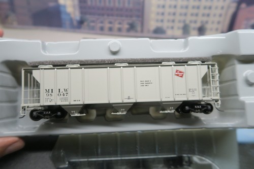 ATHEARN RTR HO SCALE #93741 MILW ROAD 98047 PS 2893 COVERED HOPPER! W/KADEE'S! - Picture 6 of 21