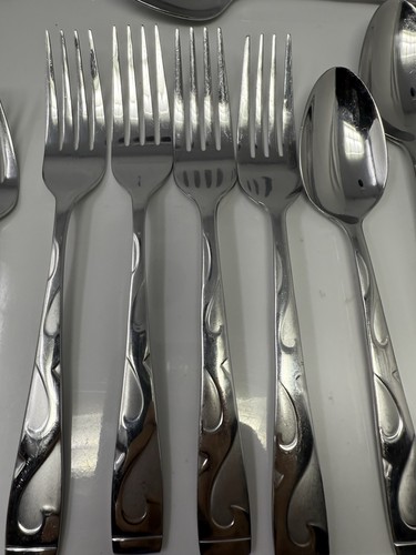Oneida Tuscany 23-teiliges Everyday Besteck Set Edelstahl Service für 4 + Servieren - Bild 10 von 21