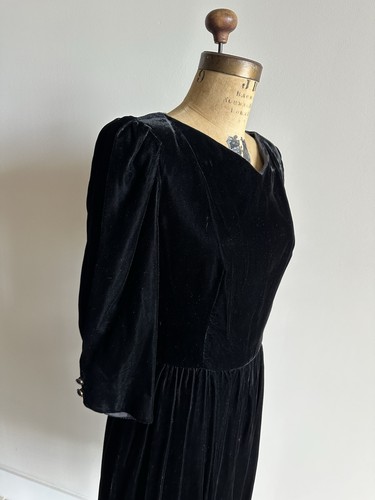 Vtg Petite Lanz Black Velvet Open Back. Sophisticated. Romantic. Size 12. USA - Picture 13 of 21