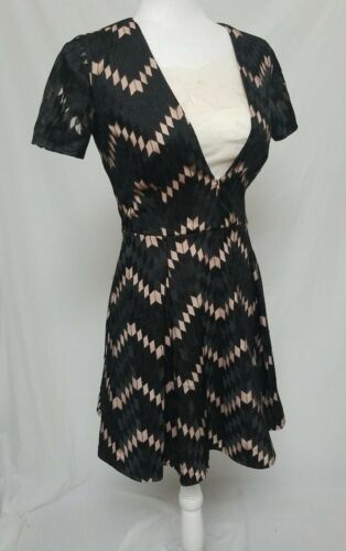 Stylestalker MIRANDA Flare Dress Small Black Noir Nude Short Sleeve Plunge Neck - Picture 2 of 8