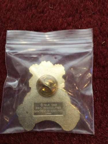 Vtg MLB Seattle Mariners Bear Lapel Pin - Fast Ship! - Bild 2 von 2