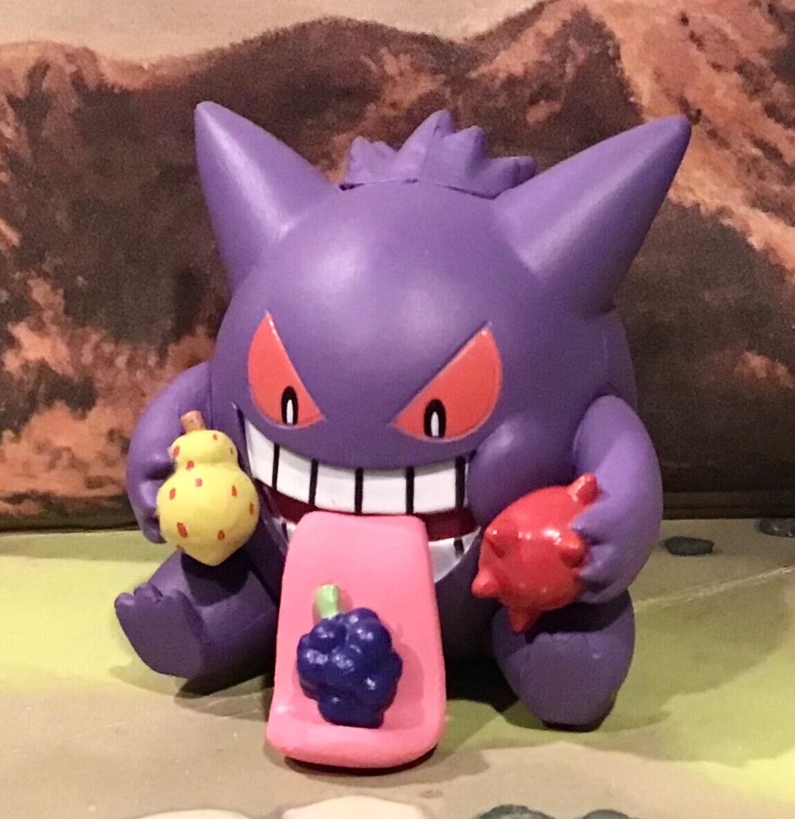 POKEMON FIGURE GENGAR EATING  Takara Tomy  Plastic Toy NINTENDO