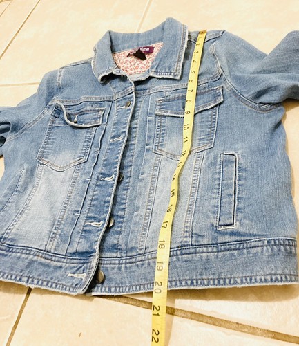 women’s denim button up faded jean jacket size Large - Picture 8 of 12