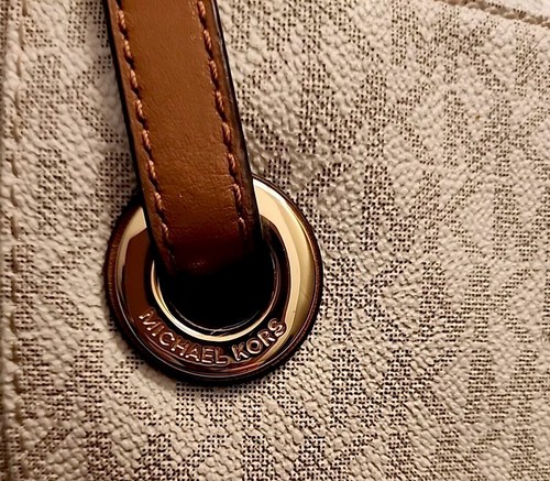 Michael Kors Women’s White Gray Mk Logo Gold Hardware Charm Key Clip Gently Used - Picture 7 of 13