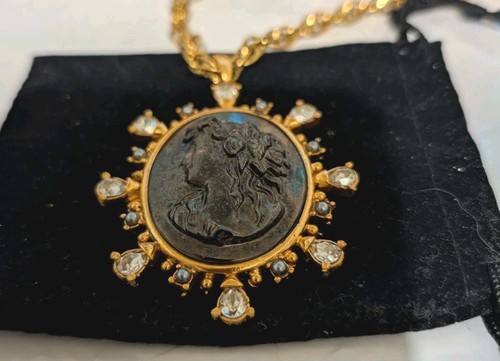 Oscar de la Renta Authentic Molded Black Cameo pendant necklace USA - Picture 2 of 5