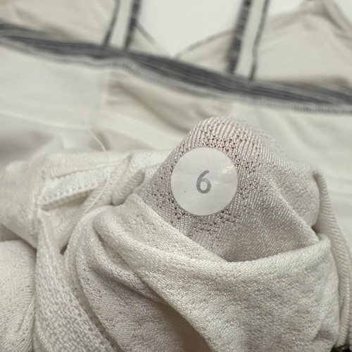 Lululemon Light It Up Tanktop integrierter BH Größe 6 reflektierend weiß/grau Laufen - Bild 6 von 9