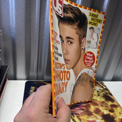 US Collectors Edition Justin Bieber Posters Inside 2013 UPC 092567341986 - Picture 2 of 14