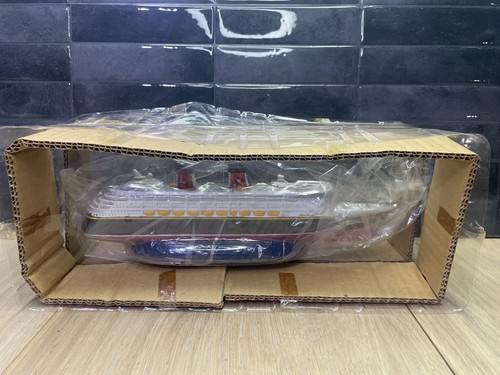 VINTAGE DISNEY CRUISE LINE "WONDER" DCL SCALE MODEL SHIP REPLICA 10" FIGURINE - Picture 12 of 13