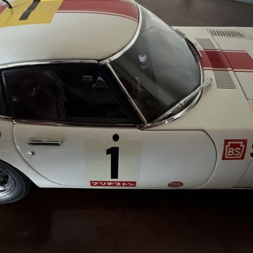 AUTOart 1/18 Toyota 2000GT Fuji 24HRS Winner Diecast - Picture 12 of 12