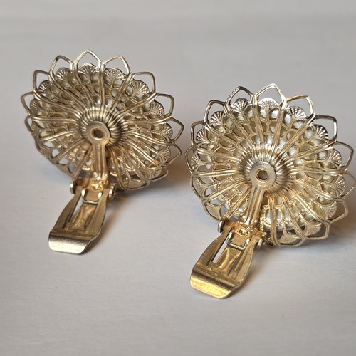 Vintage 1980s Faux Pearl Dome Clip-On Earrings - Gold Tone Filigree Bold Retro - Picture 11 of 19