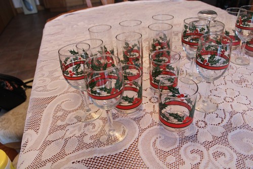 Libbey Holly & Berries Vintage Christmas Glasses & Ice Bucket 26 Piece Grouping - Picture 5 of 12
