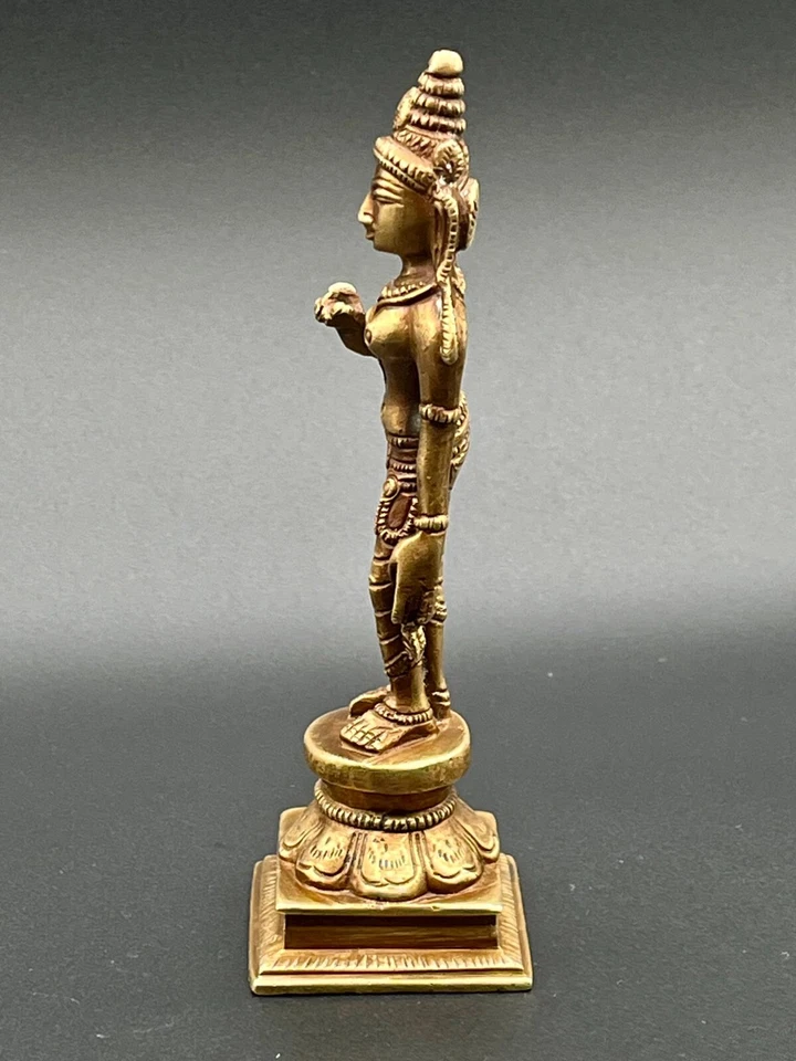 Hindu Goddess Parvati Statue on lotus base. Antique Hand Sculpted Bronze - Image 3 of 4