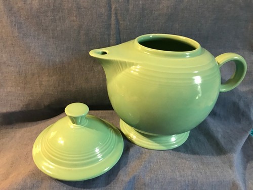FIESTA WARE ~ GREEN ~ TEA POT ~ USA ~ WIDE MOUTH ~ FLAT SPOUT ~ - Picture 11 of 12