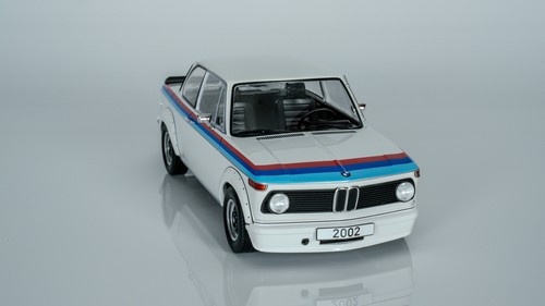 MCG - 1:18 BMW 2002 Turbo White 1973 Diecast Model - Picture 13 of 16